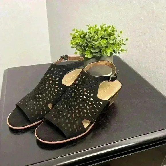 Anne Klein Genevieve Black Sandal Open Toe Buckle Size 10 - Picture 4 of 9